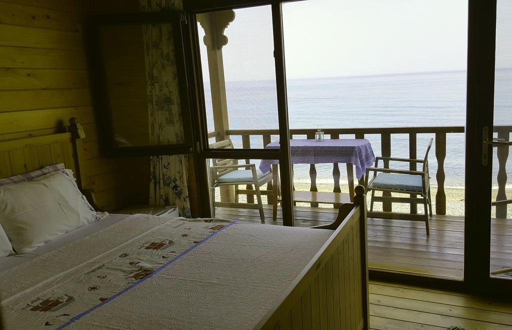 Lipsos Hotel Yeniliman エクステリア 写真